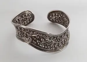 Sterling zilveren golvende ajour gesneden armband kopen? Bied vanaf 125!