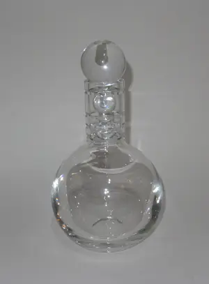 Andries Dirk Copier - Karaf met geslepen ringen en dop met 3 bollen en bijpassend wijnglas kopen? Bied vanaf 150!