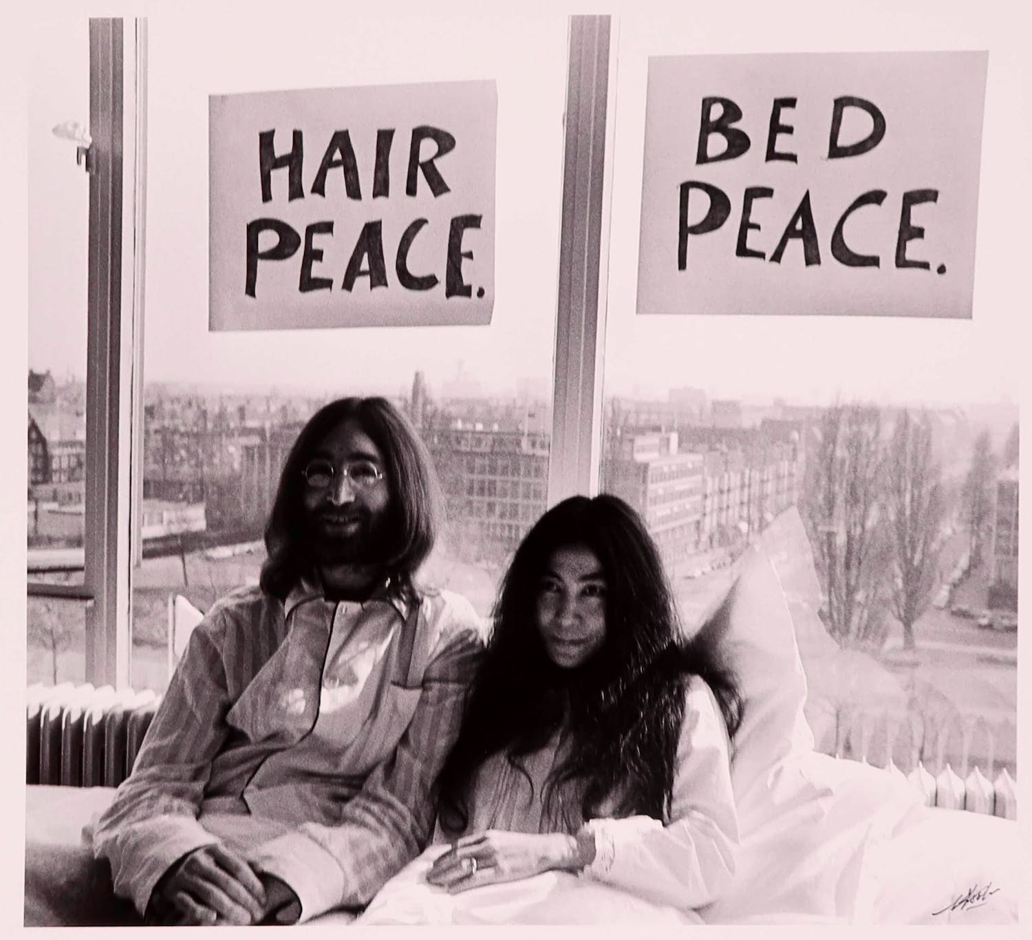 Nico Koster - Foto, Yoko Ono at Hilton Amsterdam verkocht voor € 100!