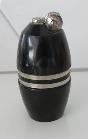 Niet of onleesbaar gesigneerd - Poppell Bakelieten vintage fifties gasaansteker kopen? Bied vanaf 10!