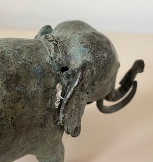 Niet of onleesbaar gesigneerd - Bronzen beeld van een Indische Olifant kopen? Bied vanaf 1!