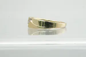 33- Apart vormgegeven 9 Krt gouden fantasie ring met 0.10ct diamant kopen? Bied vanaf 140!