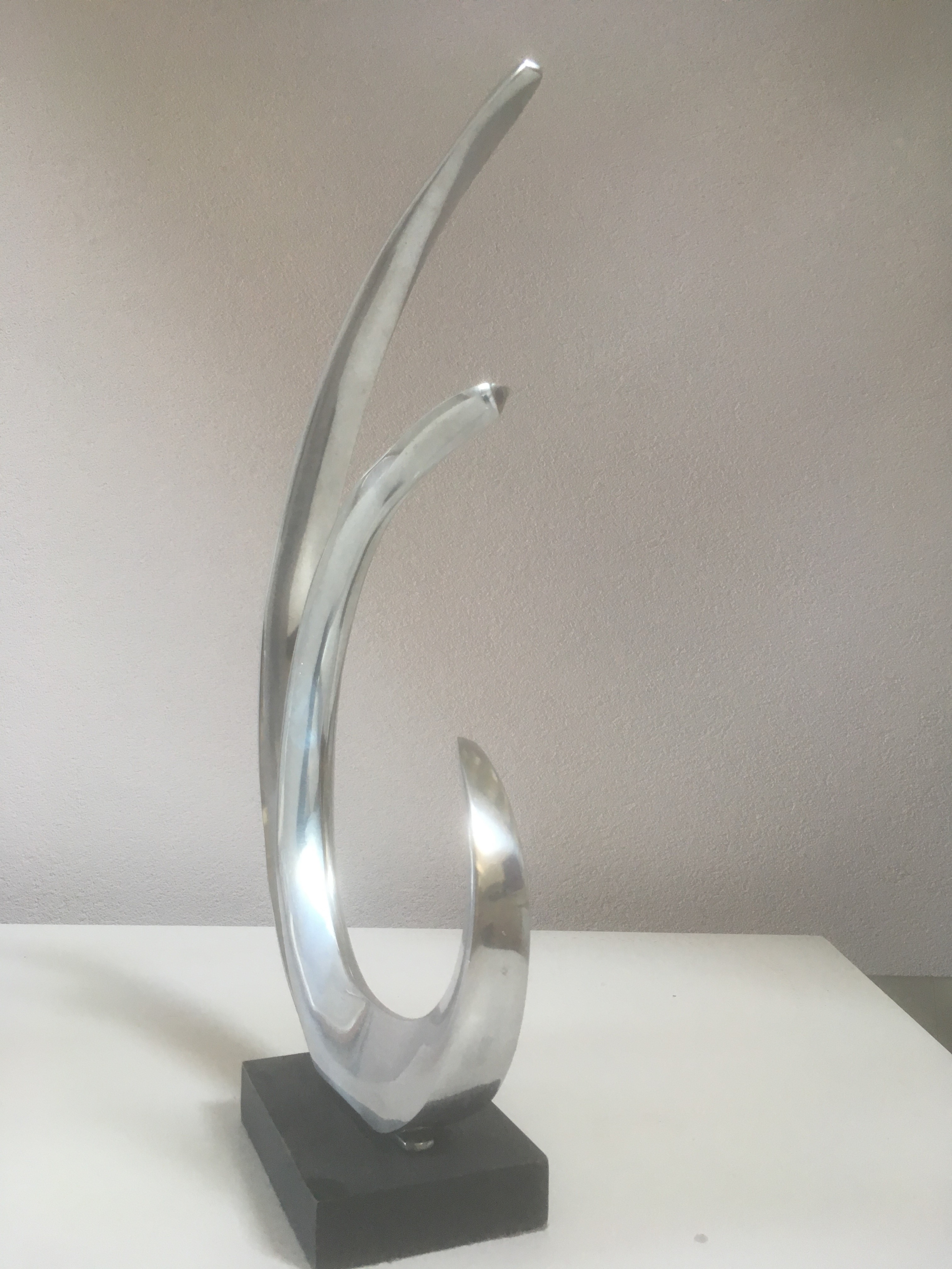 Niet of onleesbaar gesigneerd - Modern design sculptuur kopen? Bied vanaf 1!