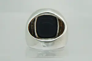 59- Massief 1e gehlt. zilveren heren ring met cabochon geslepen grote onyx steen kopen? Bied vanaf 20!
