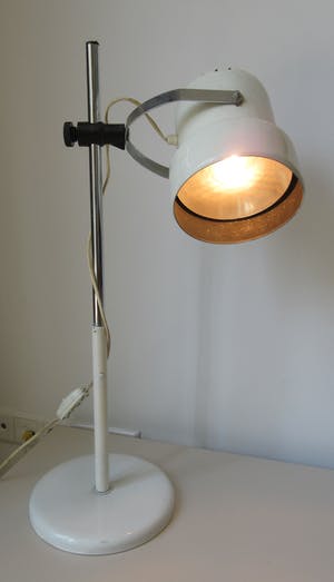 Niet of onleesbaar gesigneerd - Monica Strandäng - Aneta - Witte metalen vintage tafellamp model 'Robust' kopen? Bied vanaf 1!