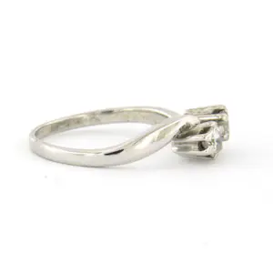 14k wit gouden ring bezet met briljant geslepen diamanten tot. 0.32ct kopen? Bied vanaf 425!