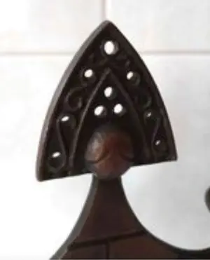 Niet of onleesbaar gesigneerd - Russische 2 armige kandelaar kokoshink kopen? Bied vanaf 1!