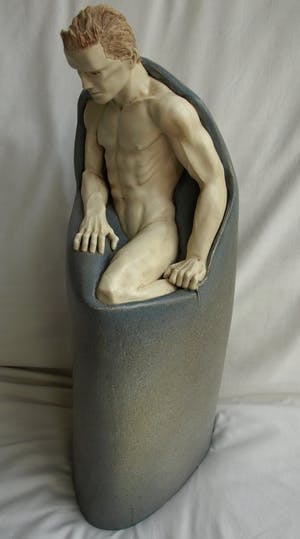 Els van Westerloo - Keramiek , ‘ Man komt uit de kast ‘ – 1985 – unicum – hoogte 43 cm. kopen? Bied vanaf 1!