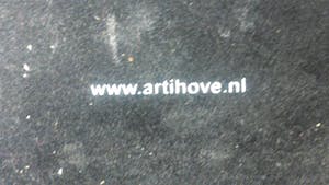 Brons (Onbekend) - twee spelende personen kopen? Bied vanaf 35!