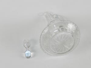 Niet of onleesbaar gesigneerd - Zware hoge kristallen karaf met stop kopen? Bied vanaf 1!