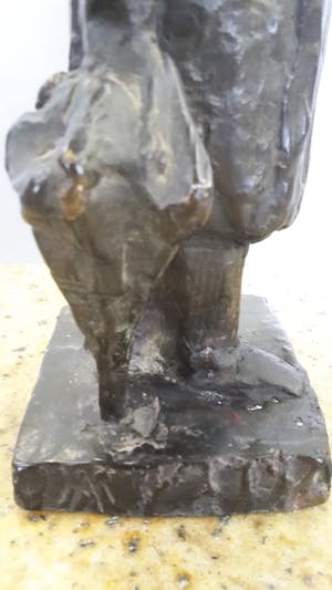 Mari Andriessen - Meneer Thijm, staande met paraplu kopen? Bied vanaf 800!