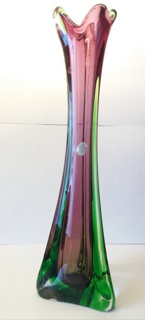 Niet of onleesbaar gesigneerd - Sierlijke paars groene Murano vaas kopen? Bied vanaf 1!