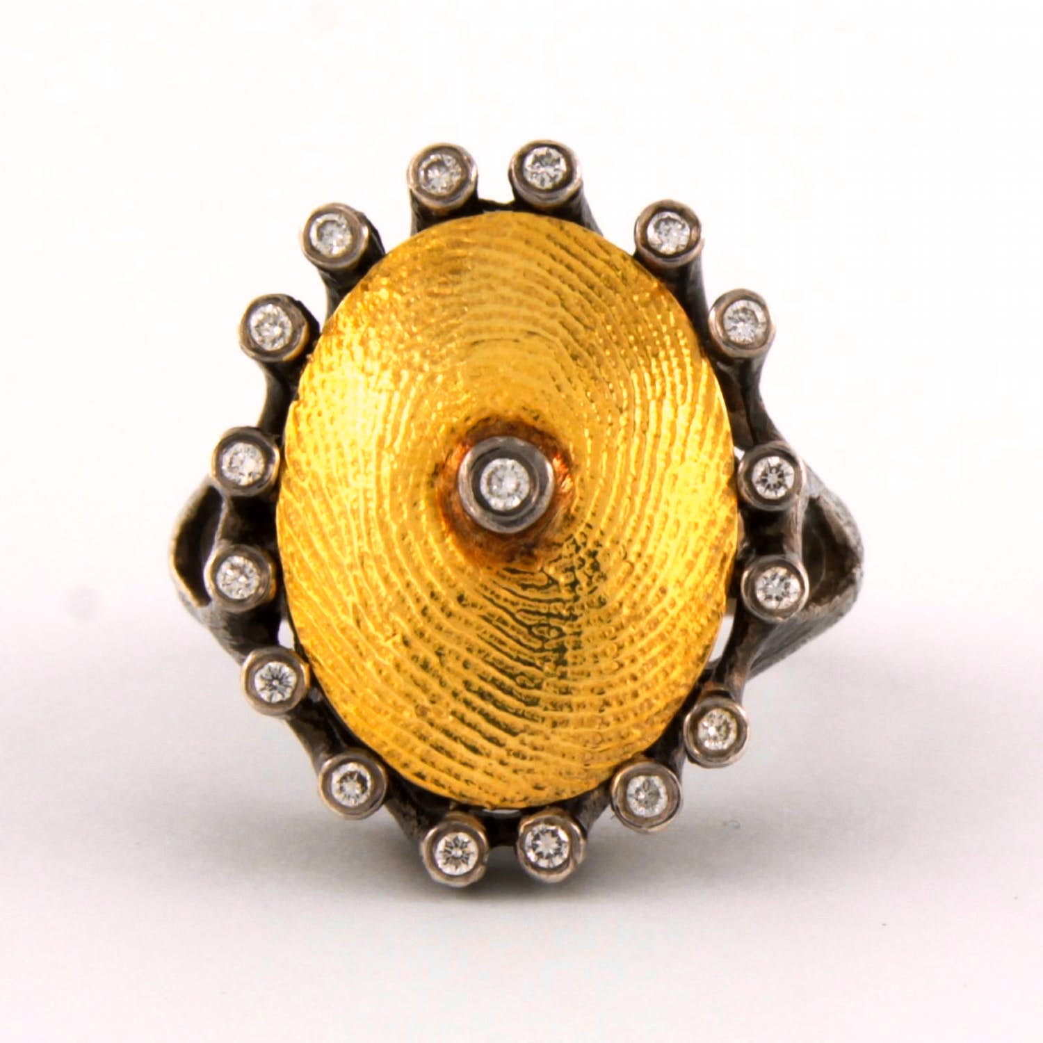 18k geel goud met zilveren ring bezet met briljant geslepen diamant tot. 0,20ct verkocht voor € 210!