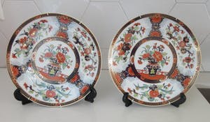 Imari porselein - Twee identieke Japanse Imari Porseleinen sierborden kopen? Bied vanaf 1!