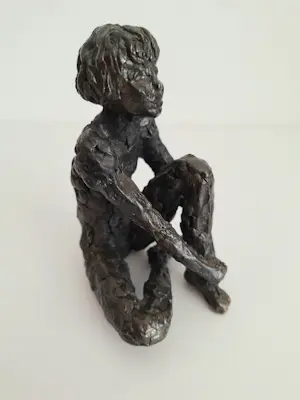 Astrid Veldhuyzen-Koppen - Zittend meisje kopen? Bied vanaf 99!