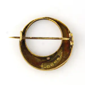 14k gouden broche bezet met robijn en parel kopen? Bied vanaf 190!