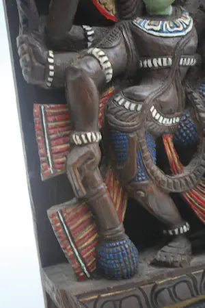 Niet of onleesbaar gesigneerd - Prachtige Oude Houten Relief Plaquette Zes Armige Shiva (19e eeuw) kopen? Bied vanaf 1!