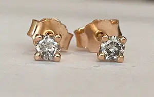 18 kt rosegouden oorstekers met diamanten ca 0,23 crt kopen? Bied vanaf 160!