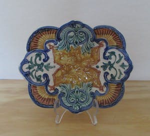 Niet of onleesbaar gesigneerd - Italiaans Antiek Majolica schaaltje kopen? Bied vanaf 1!