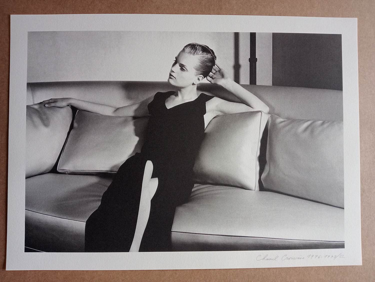 Karl Lagerfeld - Fotolitho Guinevere van Seenus Chanel 1996 kopen? Bied vanaf 50!
