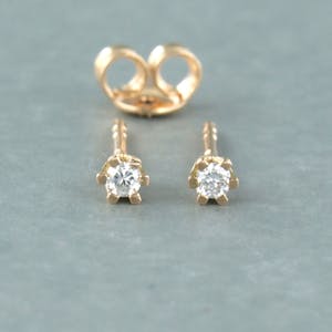 18k roségouden oorknoppen bezet met briljant geslepen diamant tot. 0,08ct kopen? Bied vanaf 1!