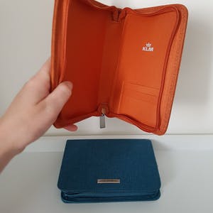 Jan Taminiau - Twee (2) stuks KLM toilettasjes, Limited Edition kopen? Bied vanaf 15!