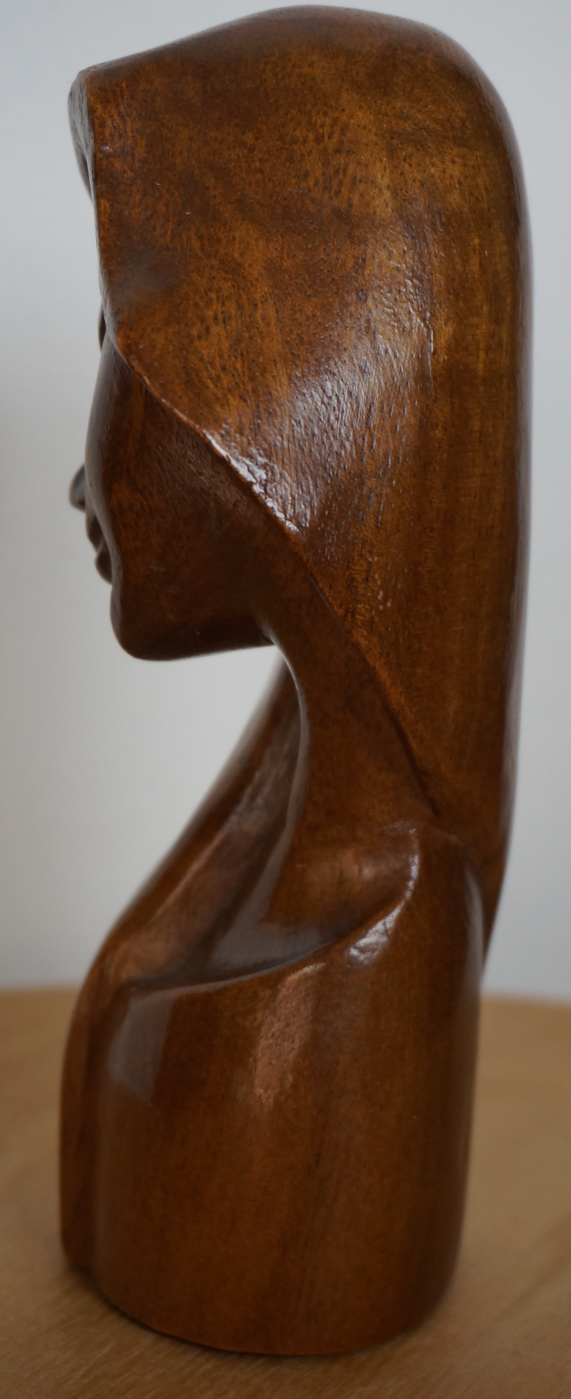 Niet of onleesbaar gesigneerd - Vrouwenkopje (Madonna?) kopen? Bied vanaf 1!