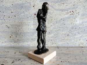 Astrid Veldhuyzen-Koppen - - prachtige, zware, vol bronzen sculptuur moeder en dochter verkocht voor € 49!