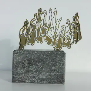 Linda Verkaaik - Drie beeldjes van messing op hardstenen sokkel, The Wave kopen? Bied vanaf 150!