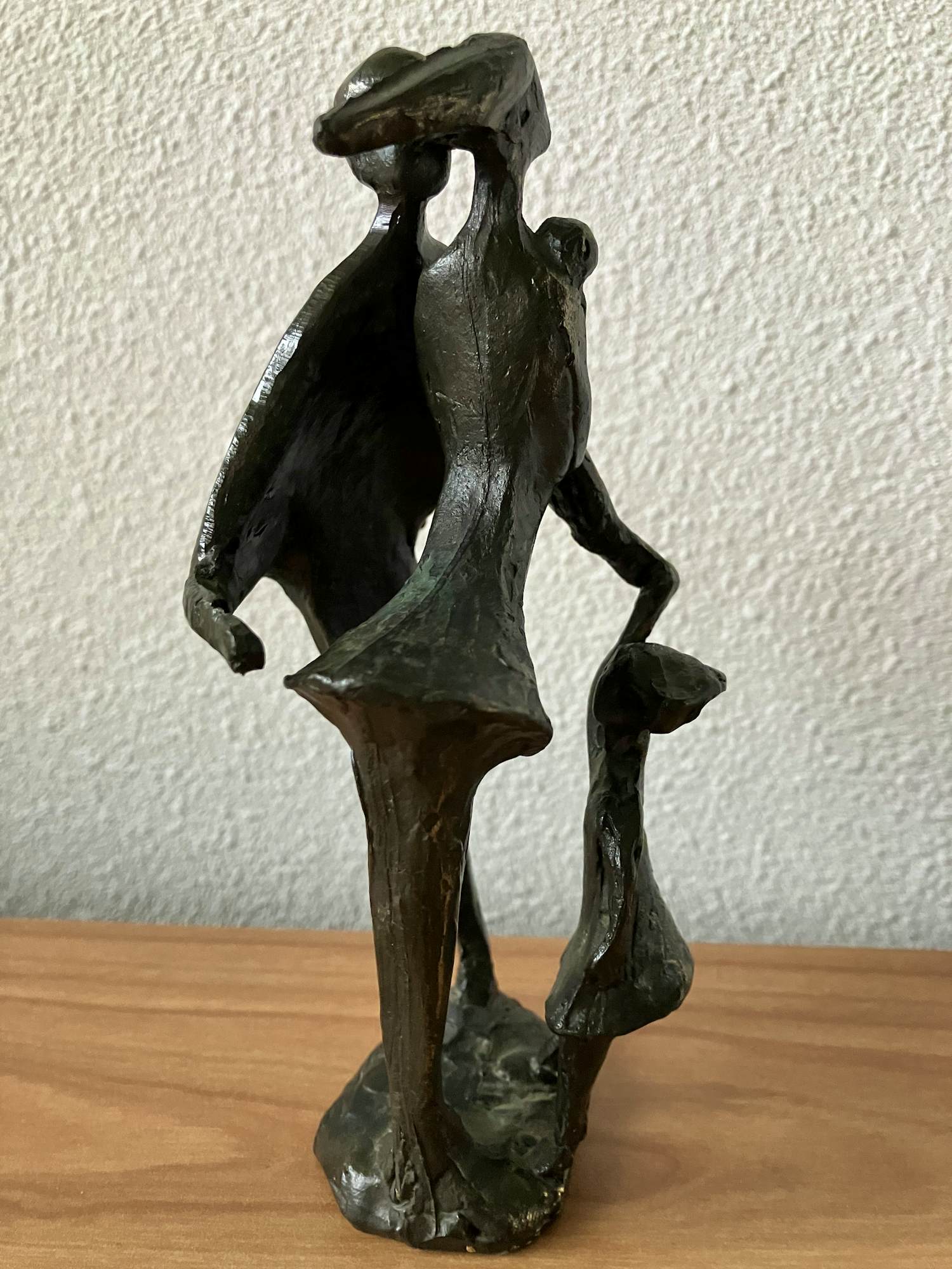 Corry Ammerlaan - Gesigneerd beeld - Vader moeder met 2 kinderen. - MOOI KERSTCADEAU. kopen? Bied vanaf 35!