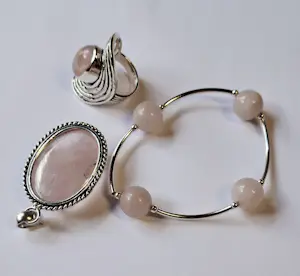 Nieuwe Zilveren Set sieraden met rozenkwarts. kopen? Bied vanaf 75!