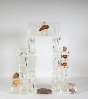 Isabelle Monod - Bijzonder glazen assemblage, Entrée du palais kopen? Bied vanaf 750!