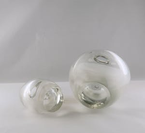 Floris Meydam - Glas, Twee blankglazen vaasjes voor Glasfabriek Leerdam kopen? Bied vanaf 1!