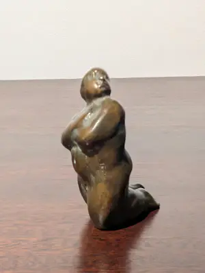 Theo van de Vathorst - Figuur knielende dame kopen? Bied vanaf 185!
