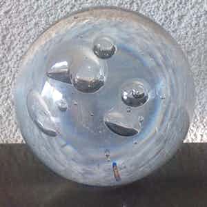 Niet of onleesbaar gesigneerd - Glazen bol verkocht voor € 1!