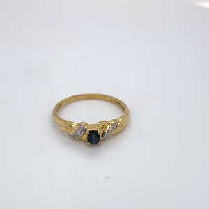 18kt gouden ring met saffier en diamant, maat 54/17,25, 2,28gr kopen? Bied vanaf 100!