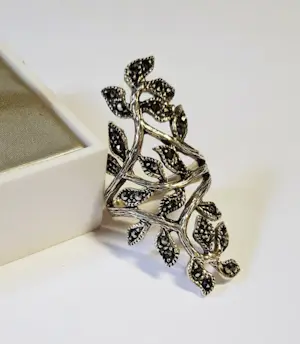 nieuwe Vintage ring omgeven door Zwitsers geslepen fijne Marcasiet kopen? Bied vanaf 75!