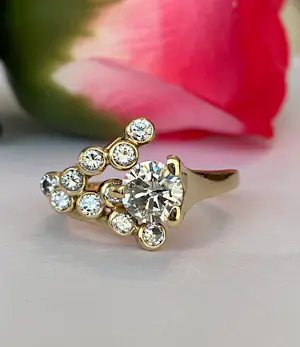 AcheterVintage cocktailring van 18 karaat geelgoud met diamanten? Enchérissez de 1500!