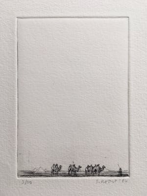 Simon Koene - Figuur met 4 kamelen in vlakte met piramiden kopen? Bied vanaf 10!