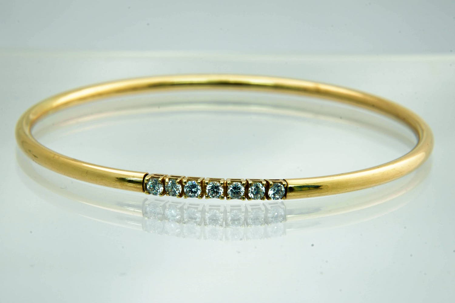 63 - Sierlijke, ronde 14 karaat geel gouden holle armband kopen? Bied vanaf 160!