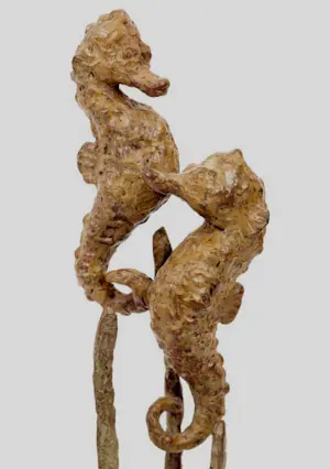 Buy Hans Jouta - Bronzen sculptuur: twee zeepaardjes - 2019? Bid from 699!