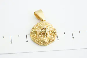 134 - Mooi gedetailleerde 18 Krt geel-gouden Leeuwenkop hanger kopen? Bied vanaf 310!