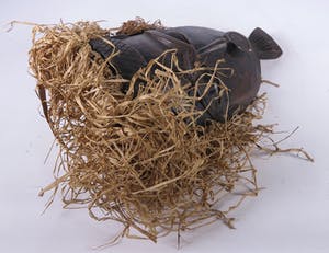 Lele - Initiatie masker met raffia vezels kopen? Bied vanaf 1!