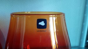 Niet of onleesbaar gesigneerd - Twee Leonardo Glazen Vasen - Rood / Oranje kleur kopen? Bied vanaf 10!