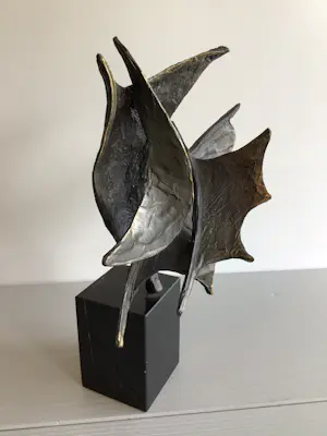 Bernadette Leijdekkers - Sculptuur “ De wind in de zeilen “ kopen? Bied vanaf 79!
