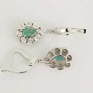 Oorbellen met smaragd en diamanten kopen? Bied vanaf 1250!