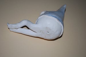 Niet of onleesbaar gesigneerd - zittend figuur kopen? Bied vanaf 1!