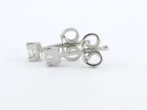 18k gouden solitair oorknoppen bezet met briljant geslepen diamant tot. 0,12ct kopen? Bied vanaf 210!