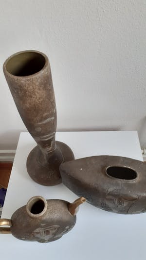 Niet of onleesbaar gesigneerd - Drie natuur stenen Vazen uit jaren 60-70 Spanje kermaiek atelier kopen? Bied vanaf 55!