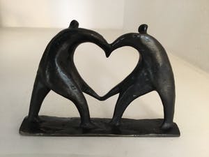 Corry Ammerlaan - Sculptuur “ Hart voor elkaar “ kopen? Bied vanaf 25!